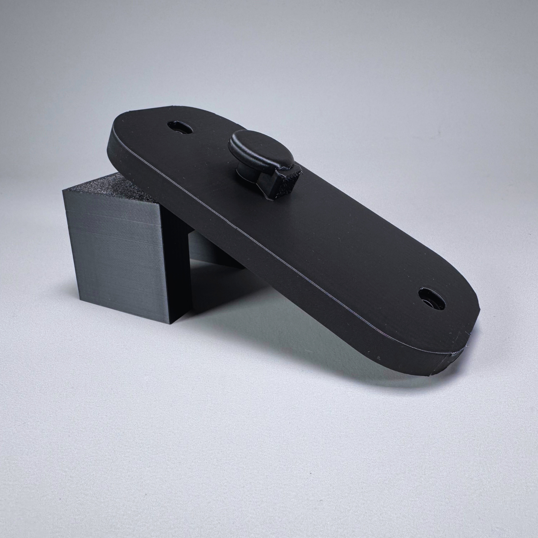 Honeycomb Alpha Wall Mount / Yoke Mount / Flight Simulator Accessory for Organized Cockpit Setup MSFS & X-Plane