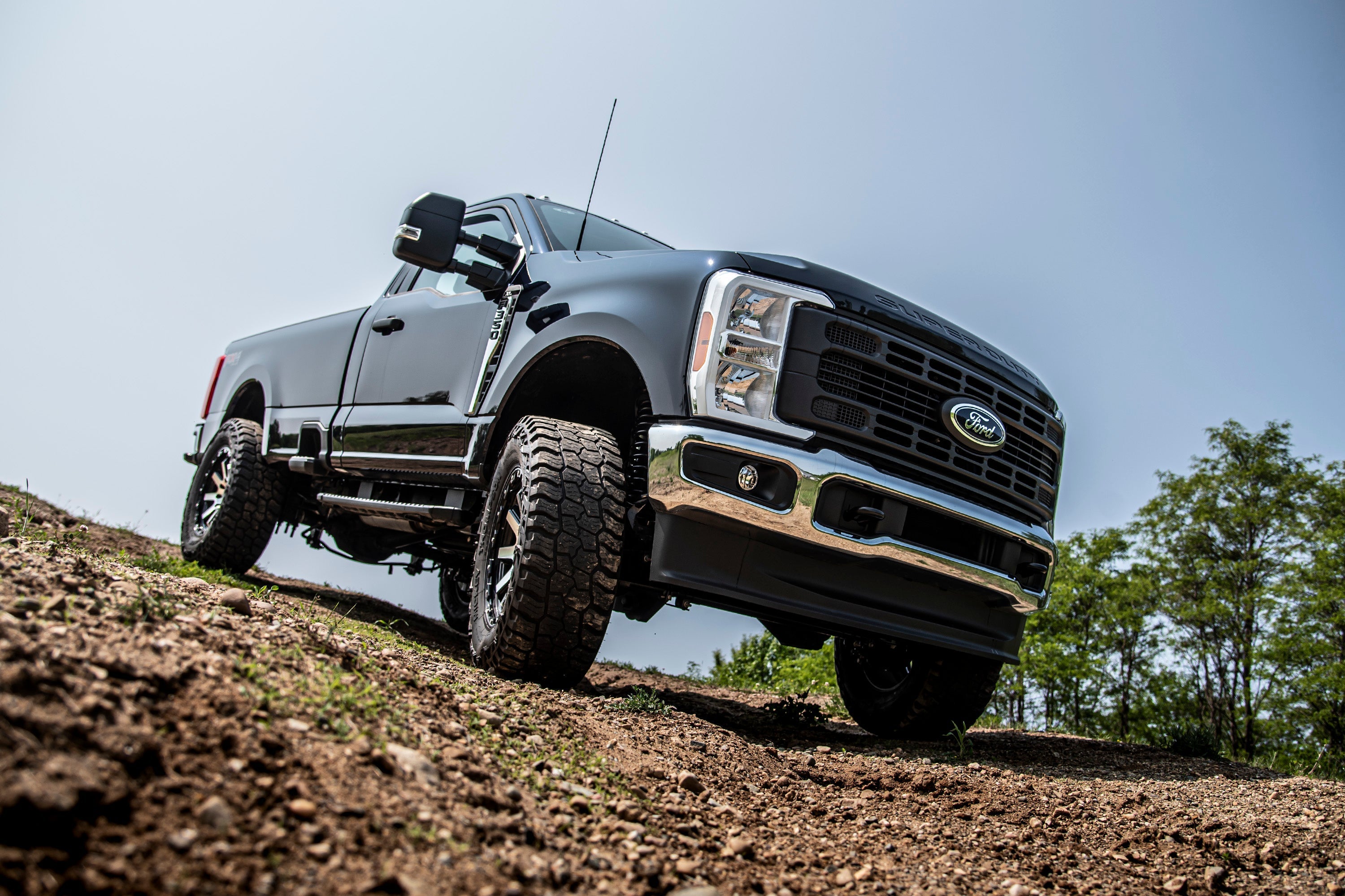 3 Inch Lift Kit w/ Radius Arm | Ford F250/F350 Super Duty (23-25) 4WD