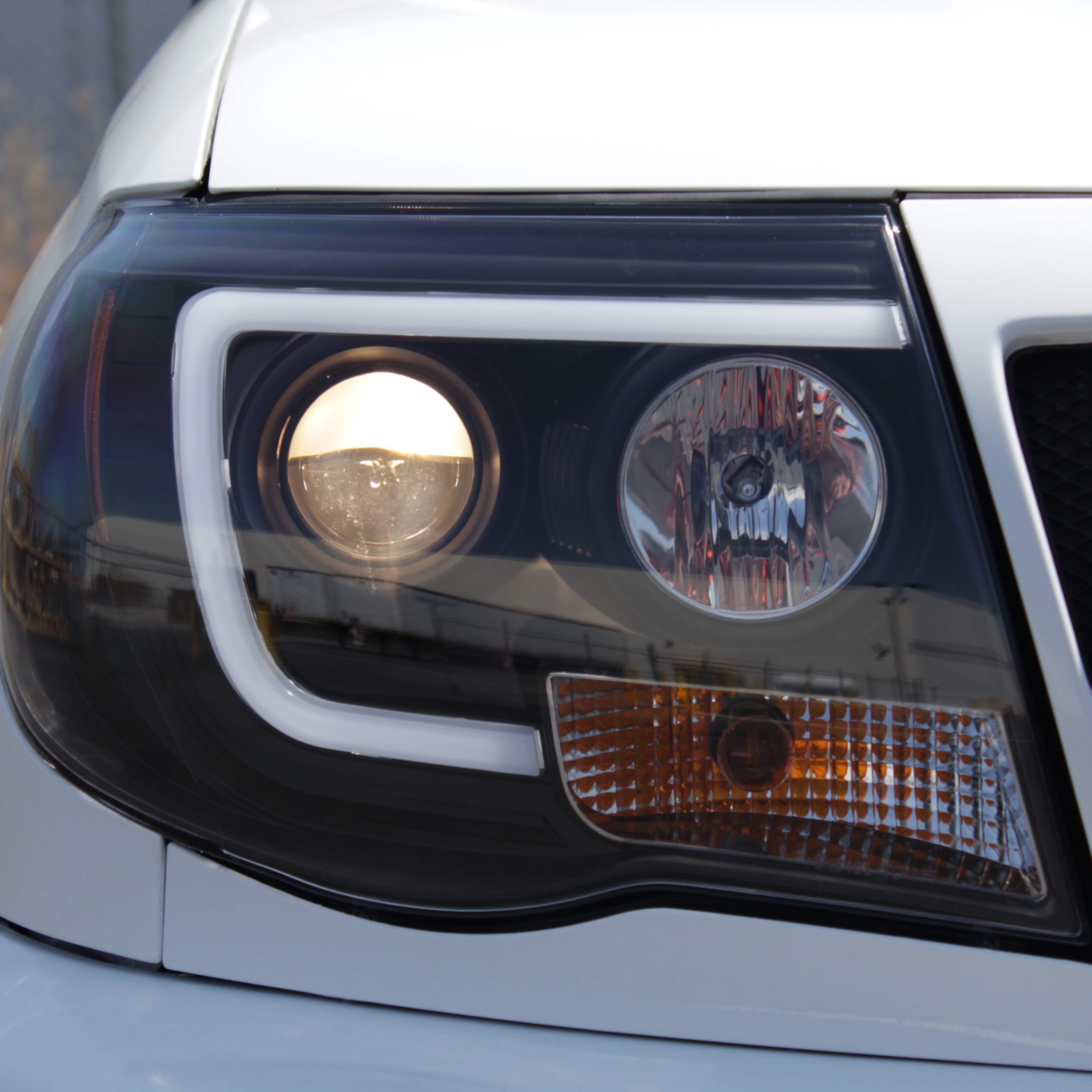 Spyder Toyota Tacoma 05-11 Projector Headlights - Light Bar DRL - Black PRO-YD-TT05V2-LB-BK 5084514