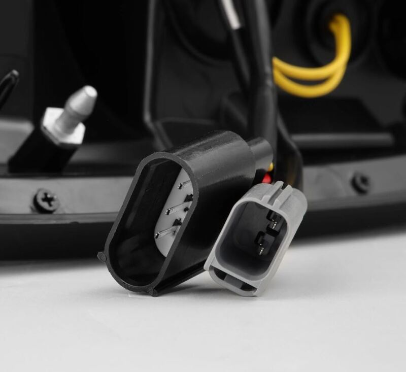AlphaRex 97-03 Ford F150 / 99-16 Ford F250/F350/F450/F550 LUXX-Series LED Tail Lights - Black/Red 658003