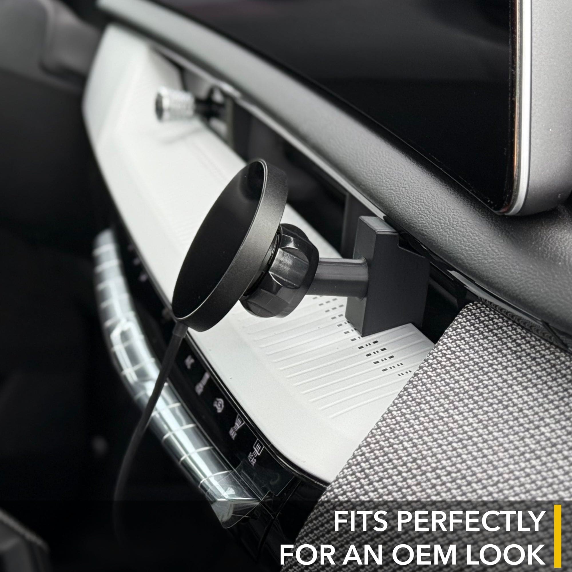 Dashboard Phone Mount / Qi2 Charger | Cadillac OPTIQ - Phone Holder